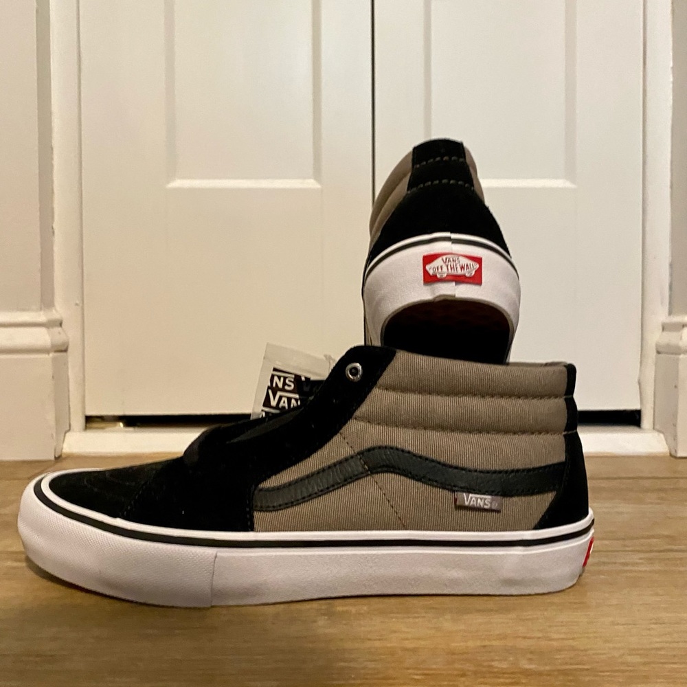 NWT Vans SK8-Mid Pro